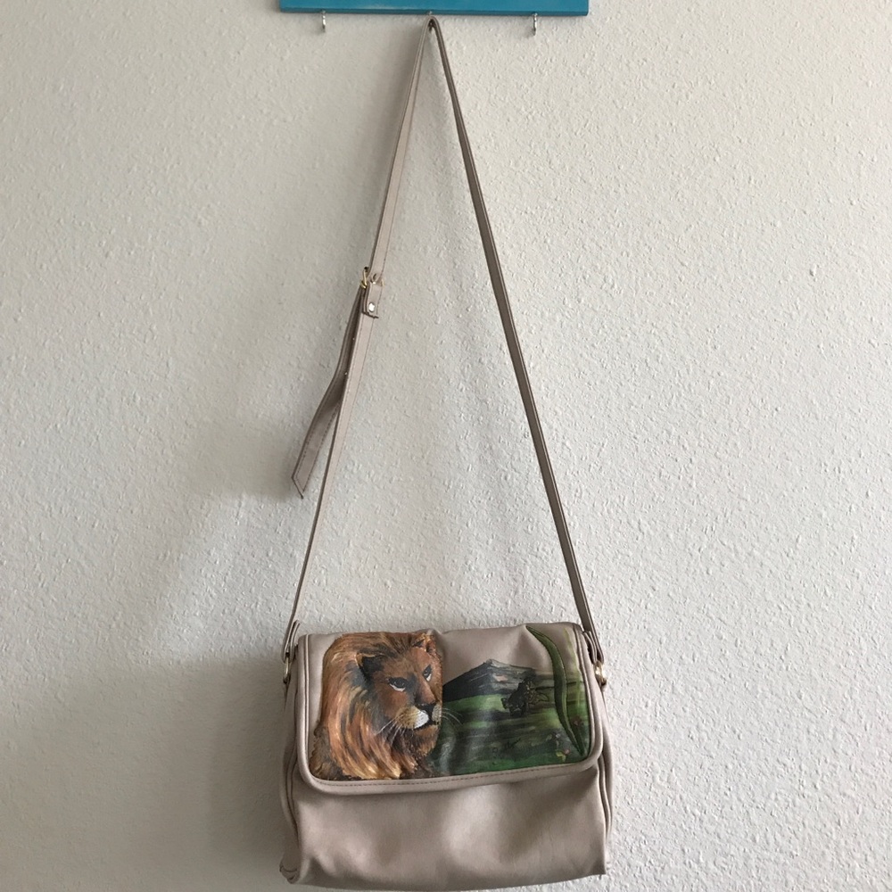 🌵80’s Painted Lion Mural Faux Tan Leather Purse